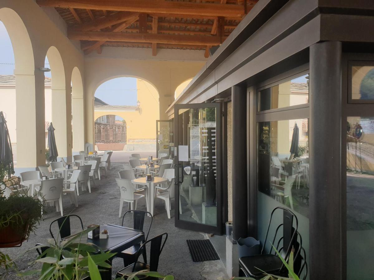 Cafe Del Peso Hotel Cavour Luaran gambar